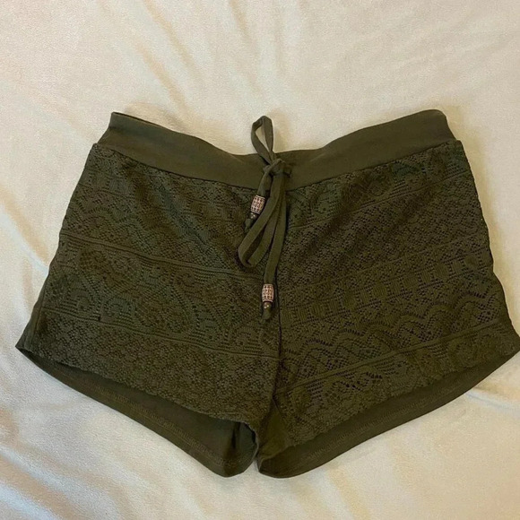 No Boundaries Olive Green Lace Front Beaded Drawstring Shorts Women's Size Small - Picture 1 of 5